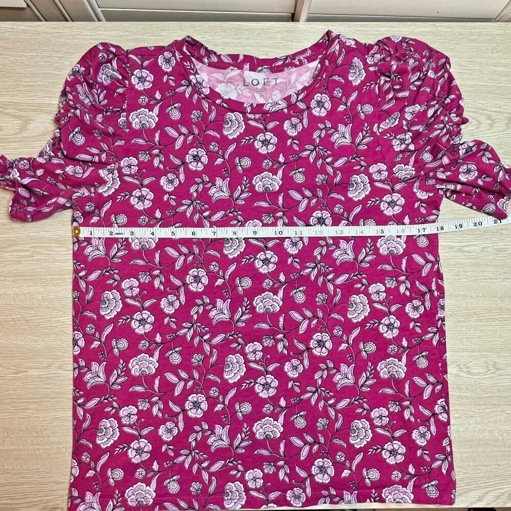LOFT Blouse Womens M Purple Floral Chintz Short Puff Ruched Sleeves Round Neck